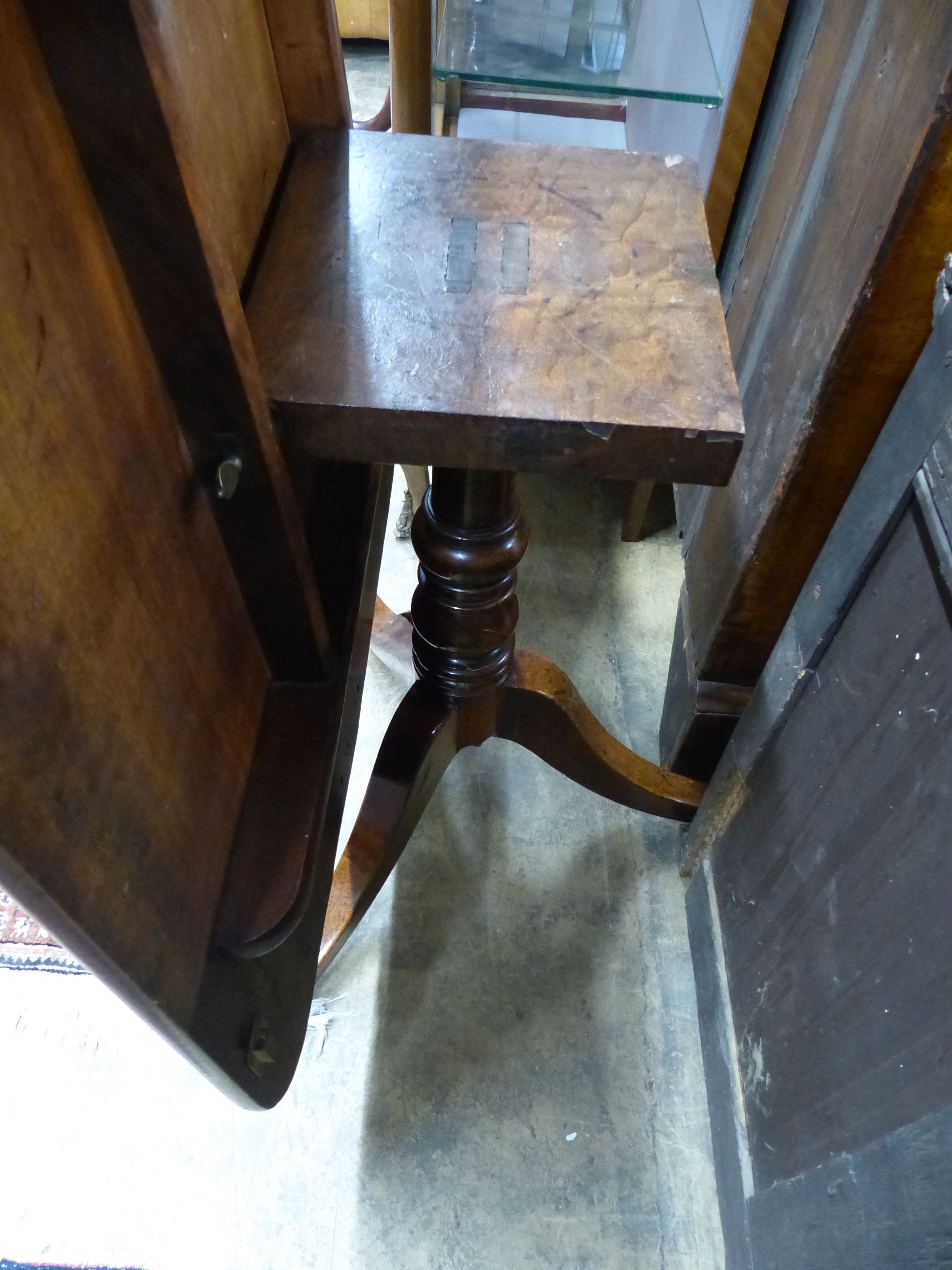 A Regency rectangular mahogany tilt top dining table, on downswept tripod base, W.119cm D.82cm H.73cm